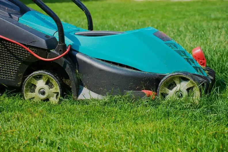 Lawn Mowing in Roanoke, VA - Landscaper